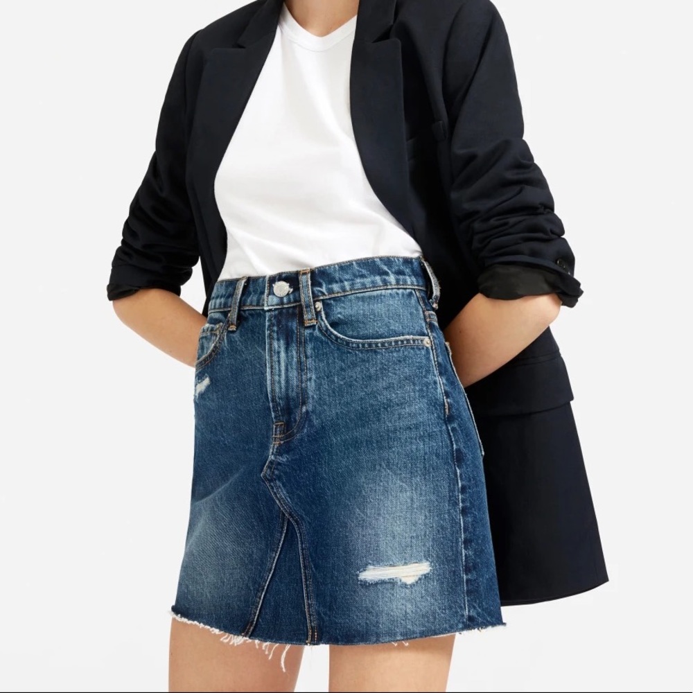 Everlane The Reconstructed Denim Skirt in Faded Indigo Wash (Raw Hem) - Size 27